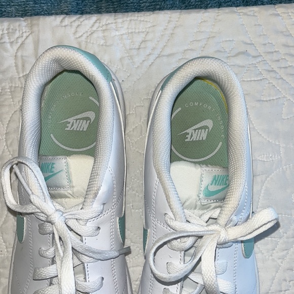 Women’s Nike Court Vision Lows Teal Size 9.5 - Picture 4 of 6